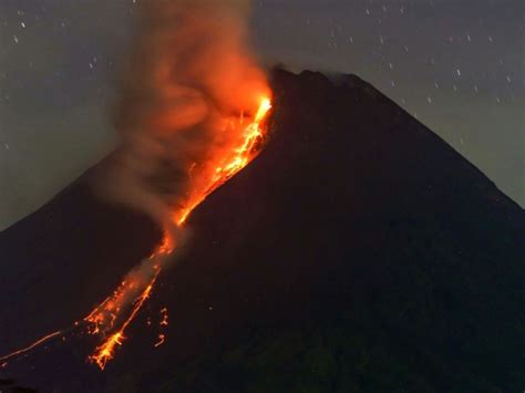 L'Éruption du Mont Merapi : Fusion Volcanique et Expansion de l'Empire Kushan