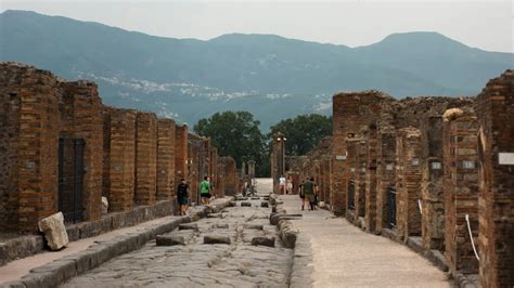 L'Éruption du Vésuve: Une Catastrophe Naturelle qui a Transformé la Vie à Pompeii et à Herculanum